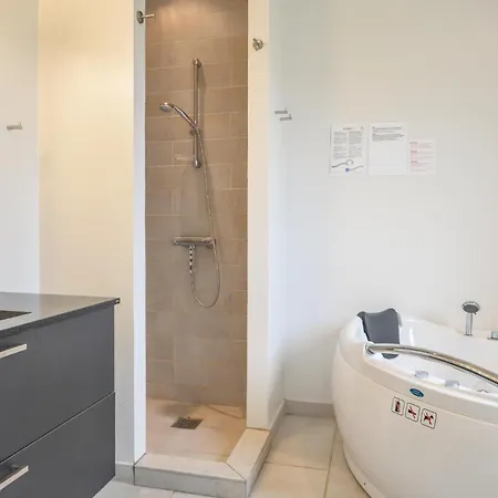 بيت للعطل 4 Bedroom Cozy In *